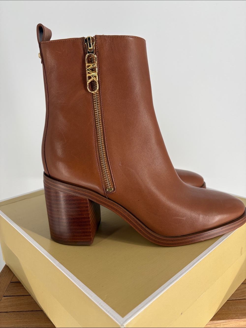 New Michael Kors Regan Mid Bootie Brown Leather Boots with Side Zip size 9 - Picture 2 of 8